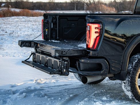 Used 2024 GMC Sierra 2500 Denali w/ Technology Package image 12