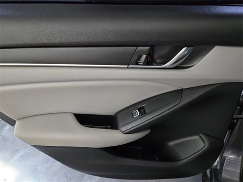 Used 2019 Honda Accord Hybrid image 17