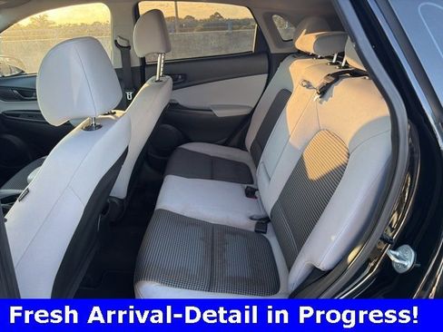 Used 2023 Hyundai Kona SE image 10