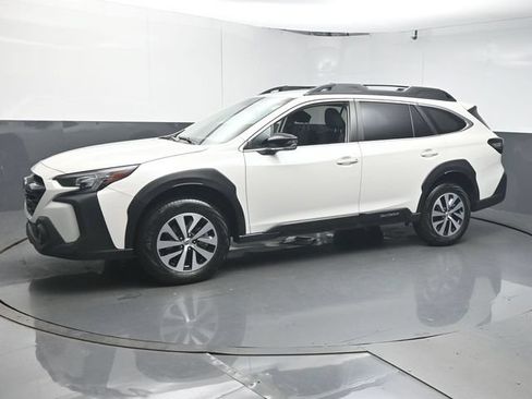 Used 2024 Subaru Outback Premium AWD/4WD image 4