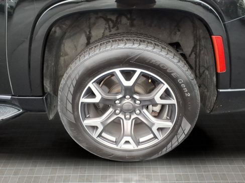 Used 2024 Jeep Wagoneer L Series III w/ Flexible Seating Group image 11