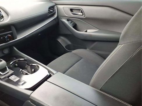 Used 2025 Nissan Rogue S FWD image 14