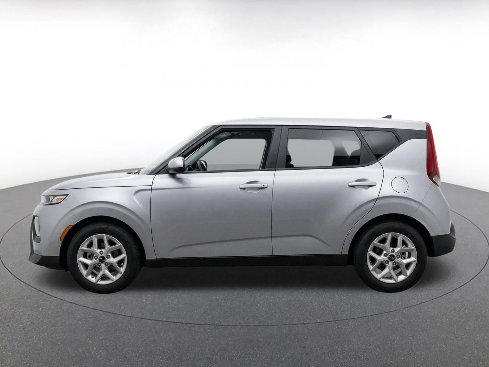 Used 2025 Kia Soul LX w/ LX Technology Package FWD image 4