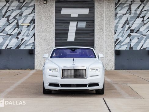 Used 2019 Rolls-Royce Dawn RWD image 3