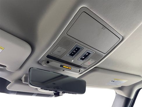 Used 2020 Land Rover Defender 110 SE image 71