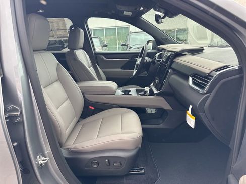 New 2026 GMC Acadia Elevation w/ Elevation Premium Package FWD image 19