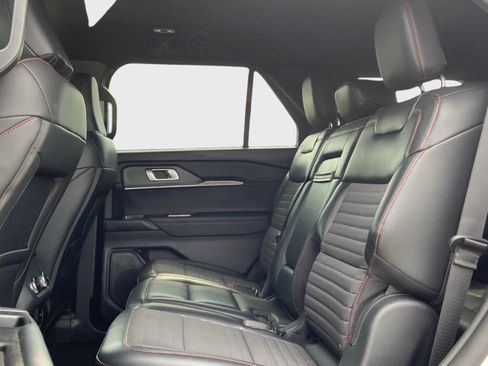 Used 2025 Ford Explorer ST-Line w/ ST-Line Street Pack AWD/4WD image 16
