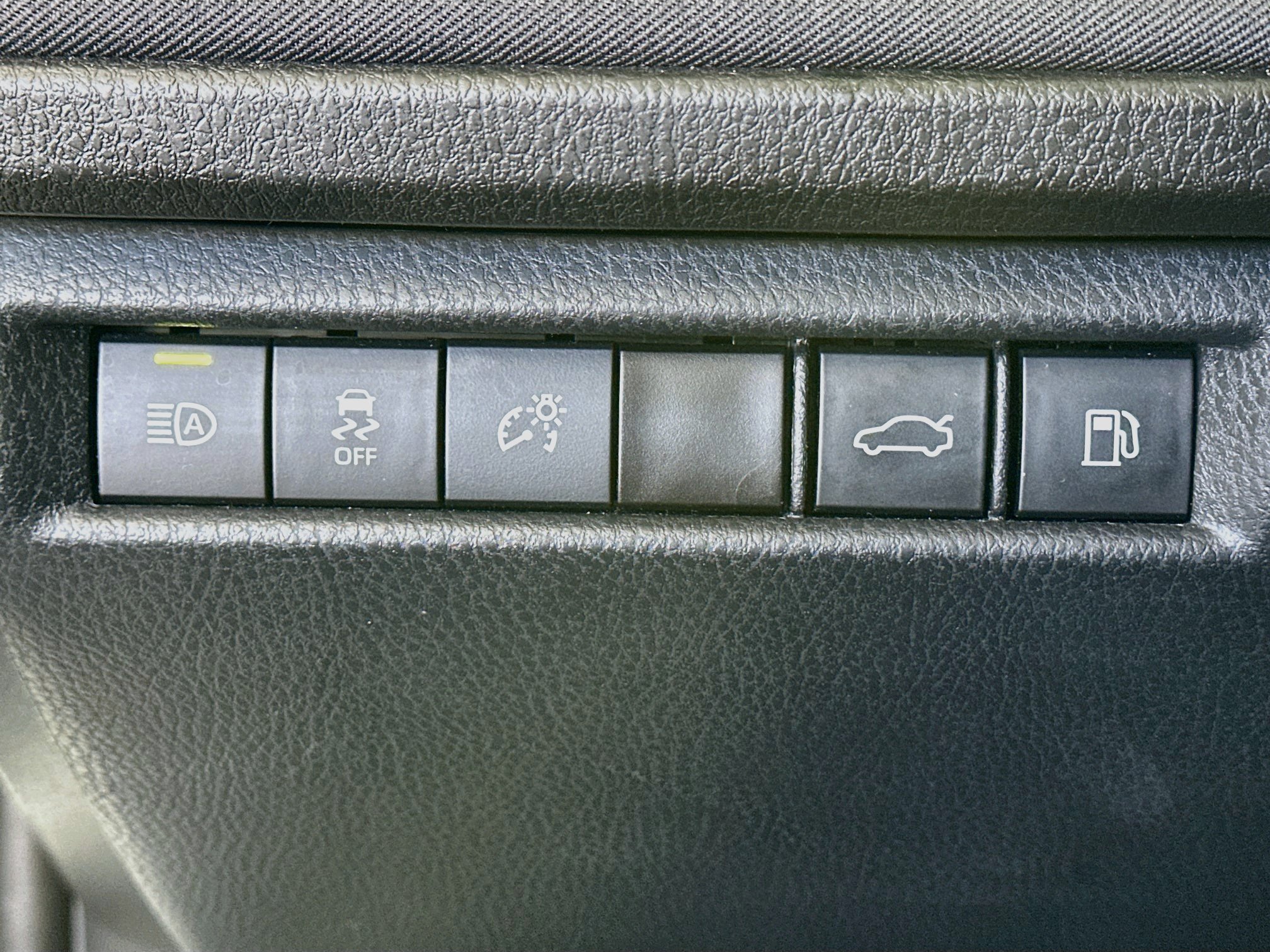 Used 2025 Toyota Camry LE FWD image 17