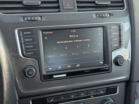 Used 2017 Volkswagen Golf Alltrack SE image 16