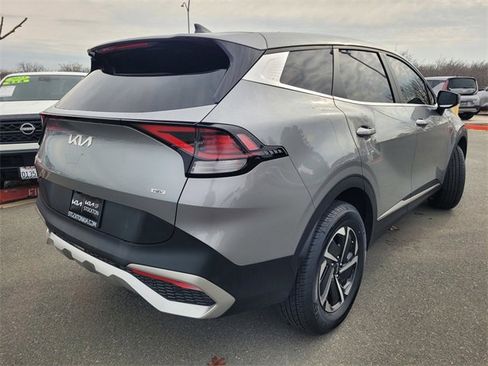 Used 2023 Kia Sportage LX image 4