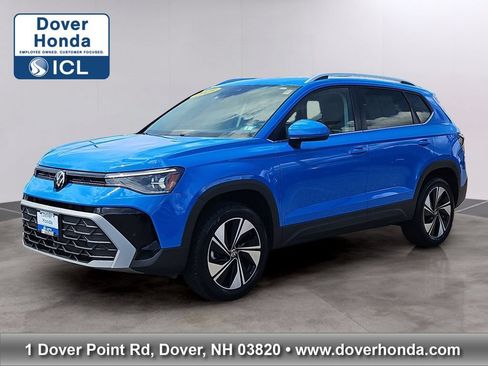 Used 2025 Volkswagen Taos SE AWD/4WD image 1