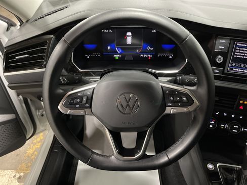 Used 2024 Volkswagen Jetta SE w/ Panoramic Sunroof Package image 16