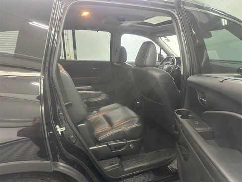 Used 2019 Honda Pilot Touring image 17