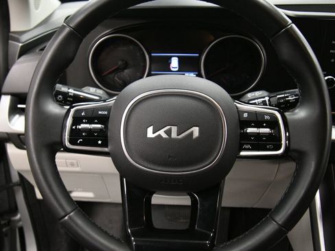 Used 2022 Kia Carnival LX image 13