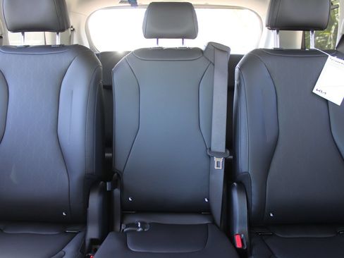New 2026 Kia Carnival EX FWD image 60