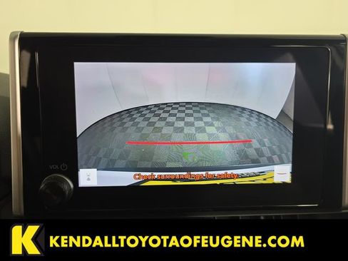 Used 2025 Toyota RAV4 XLE AWD/4WD image 19