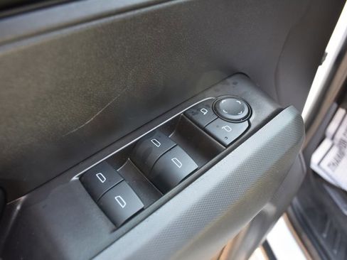 Used 2024 Chevrolet Colorado W/T image 13