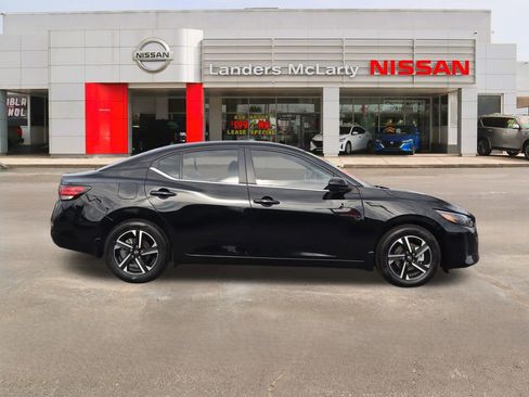 Used 2025 Nissan Sentra SV w/ Trunk Package image 2