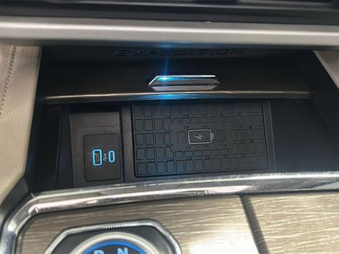 Used 2023 Ford Expedition Max Limited image 27