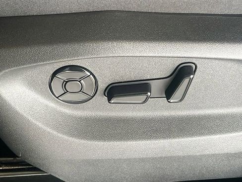 Used 2025 Volkswagen Tiguan SE R-Line image 13