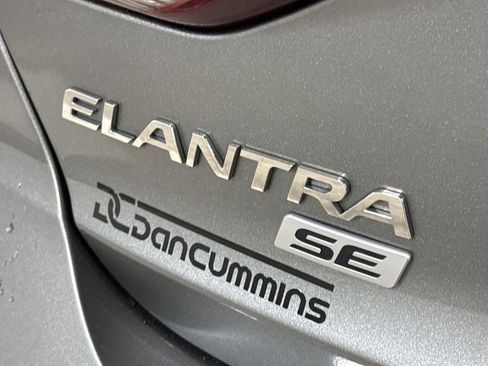 Used 2018 Hyundai Elantra SE w/ Winter Weather Package FWD image 24