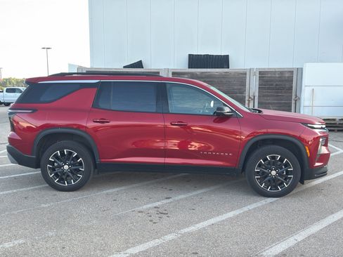 Used 2024 Chevrolet Traverse LT AWD/4WD image 7