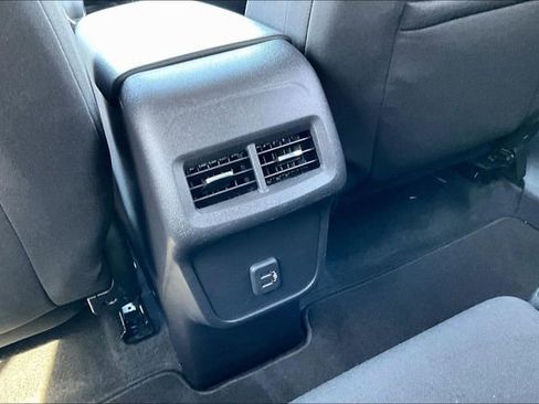 Used 2024 Chevrolet Equinox LT FWD image 10