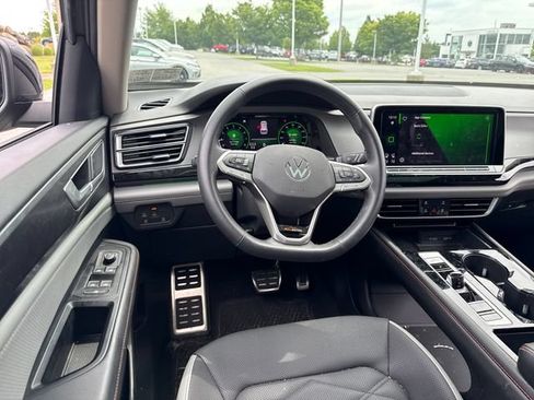 Used 2024 Volkswagen Atlas Peak Edition SE AWD/4WD image 21