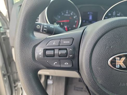 Used 2020 Kia Sedona L image 26