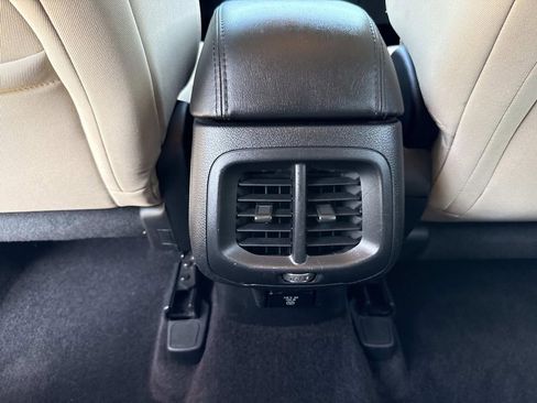 Used 2017 Jeep Cherokee Latitude w/ Safety/Convenience Group FWD image 21