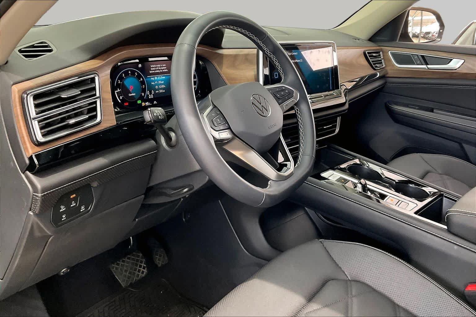 Used 2024 Volkswagen Atlas SE FWD image 18
