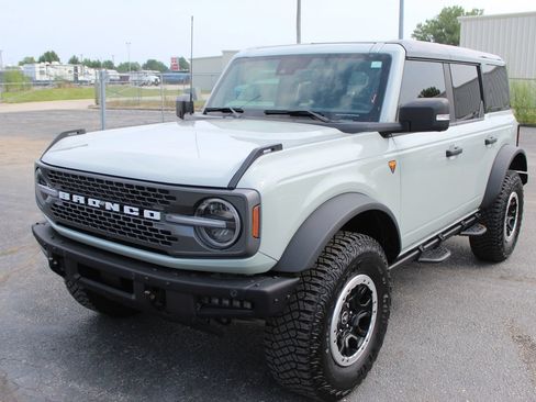 Used 2024 Ford Bronco Badlands AWD/4WD image 2
