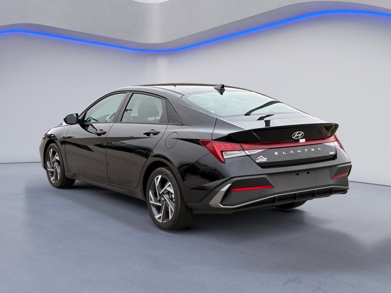 Used 2025 Hyundai Elantra SEL FWD image 3
