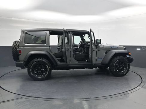 Used 2023 Jeep Wrangler Unlimited w/ Sun & Screen Package AWD/4WD image 40