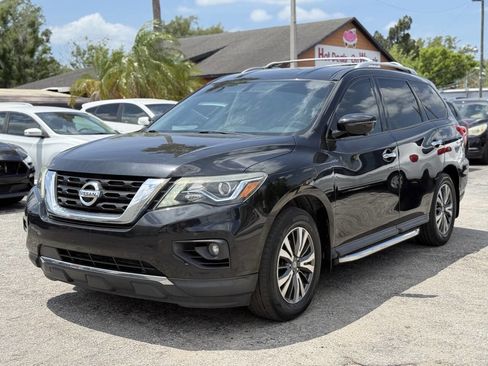 Used 2017 Nissan Pathfinder SL w/ SL Tech Package FWD image 2