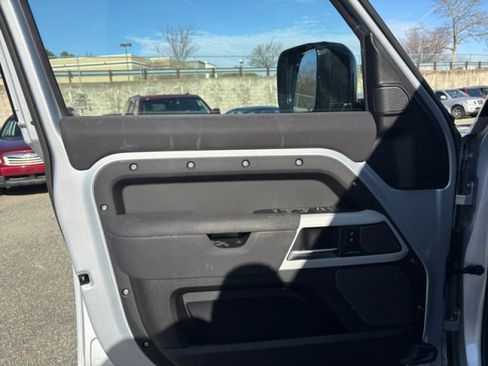 Used 2023 Land Rover Defender 110 S image 14