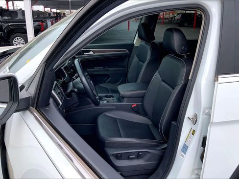 Used 2021 Volkswagen Atlas SE w/ Towing Package image 8