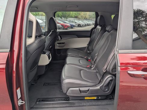 Used 2022 Kia Carnival LX image 13