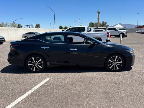 Used 2023 Nissan Maxima SV w/ Floor Mat Group FWD image 5