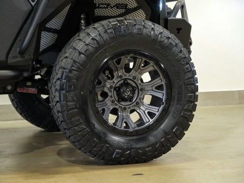 Used 2025 Jeep Gladiator Sport image 38