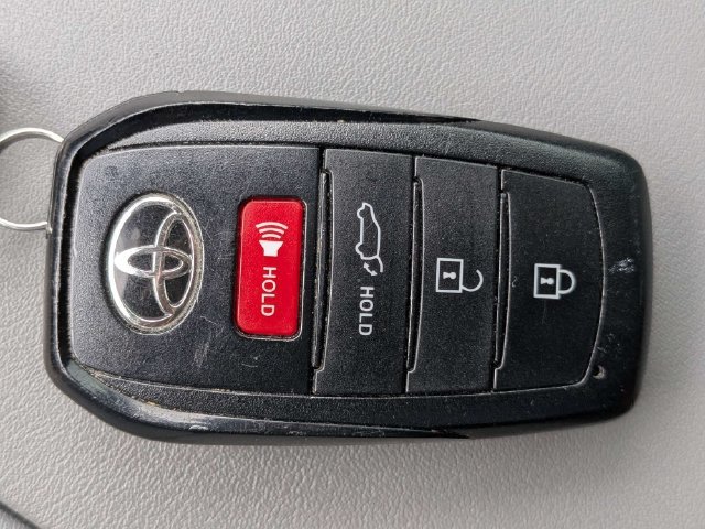 Used 2024 Toyota Highlander Limited FWD image 32