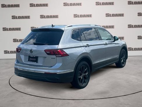 Used 2024 Volkswagen Tiguan SE w/ Panoramic Sunroof Package AWD/4WD image 5