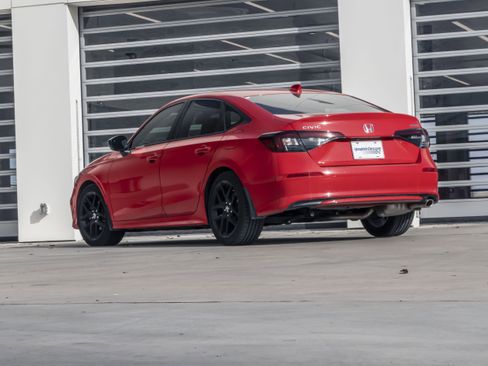 Used 2025 Honda Civic Sport image 3