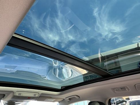 New 2025 Volkswagen Taos SE image 9