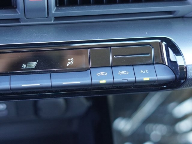 Certified 2025 Toyota Prius LE FWD image 26