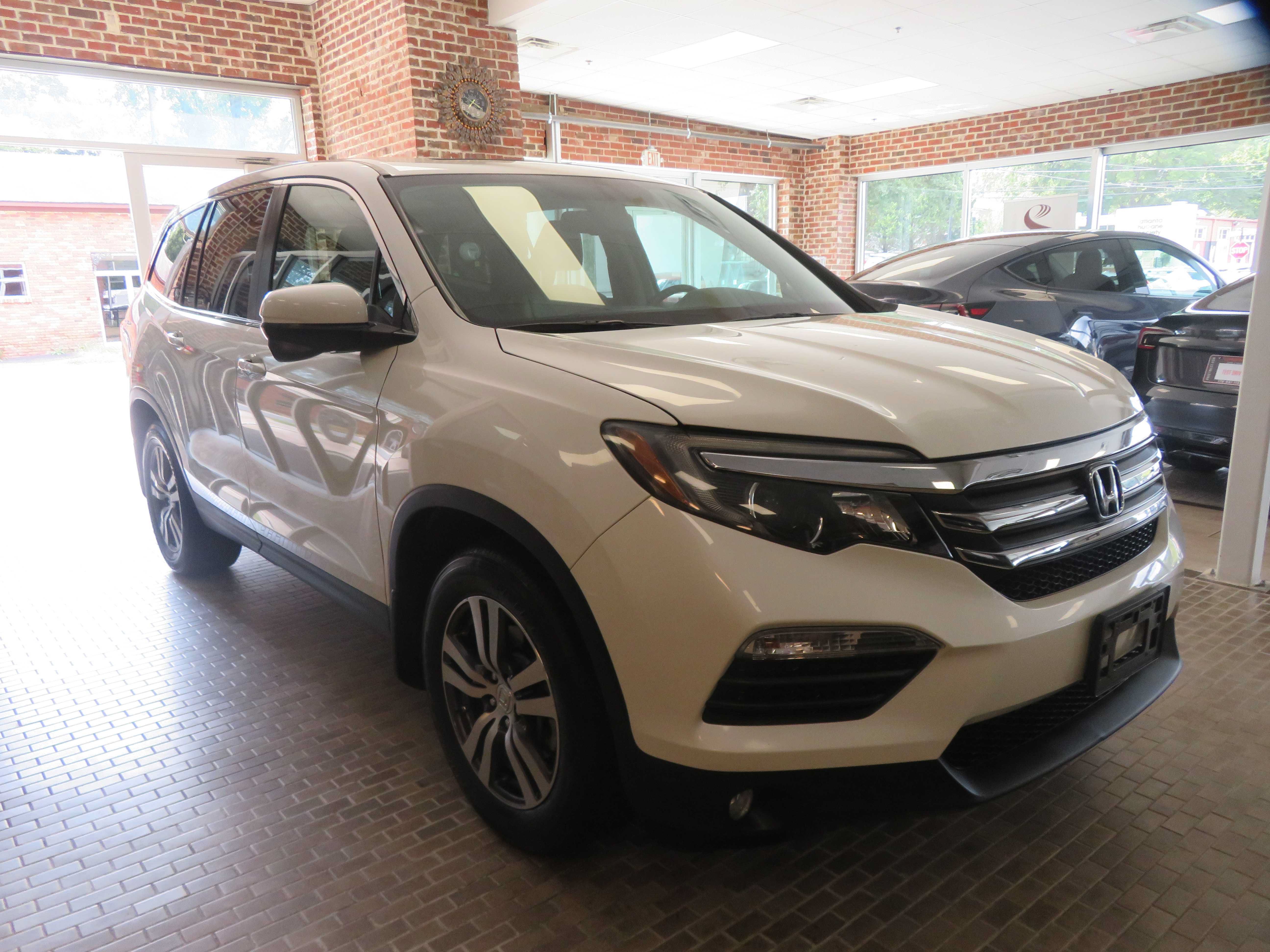 Used 2017 Honda Pilot EX-L image 3