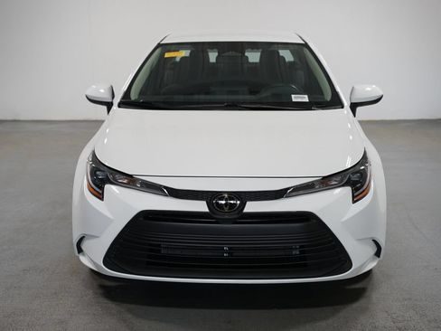 Certified 2025 Toyota Corolla LE FWD image 2