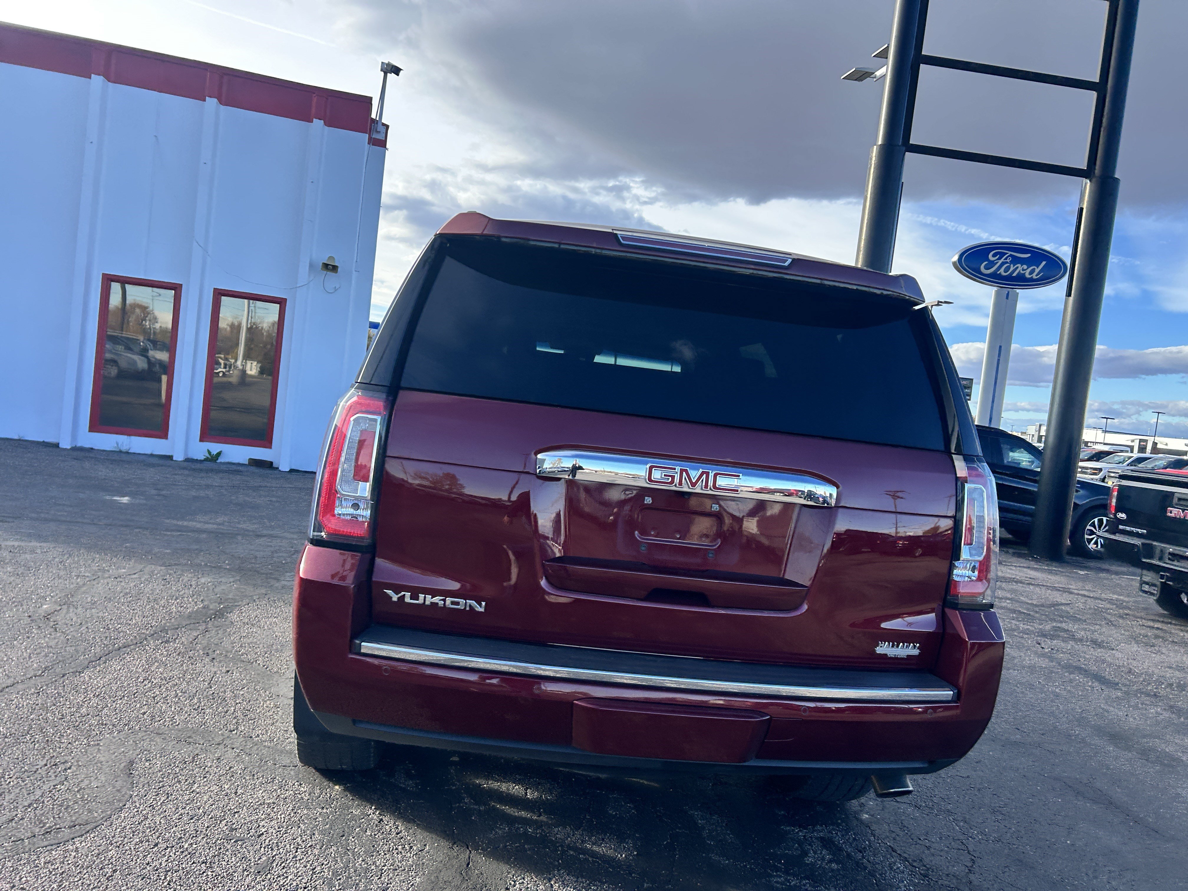 Used 2016 GMC Yukon Denali w/ Open Road Package AWD/4WD image 4