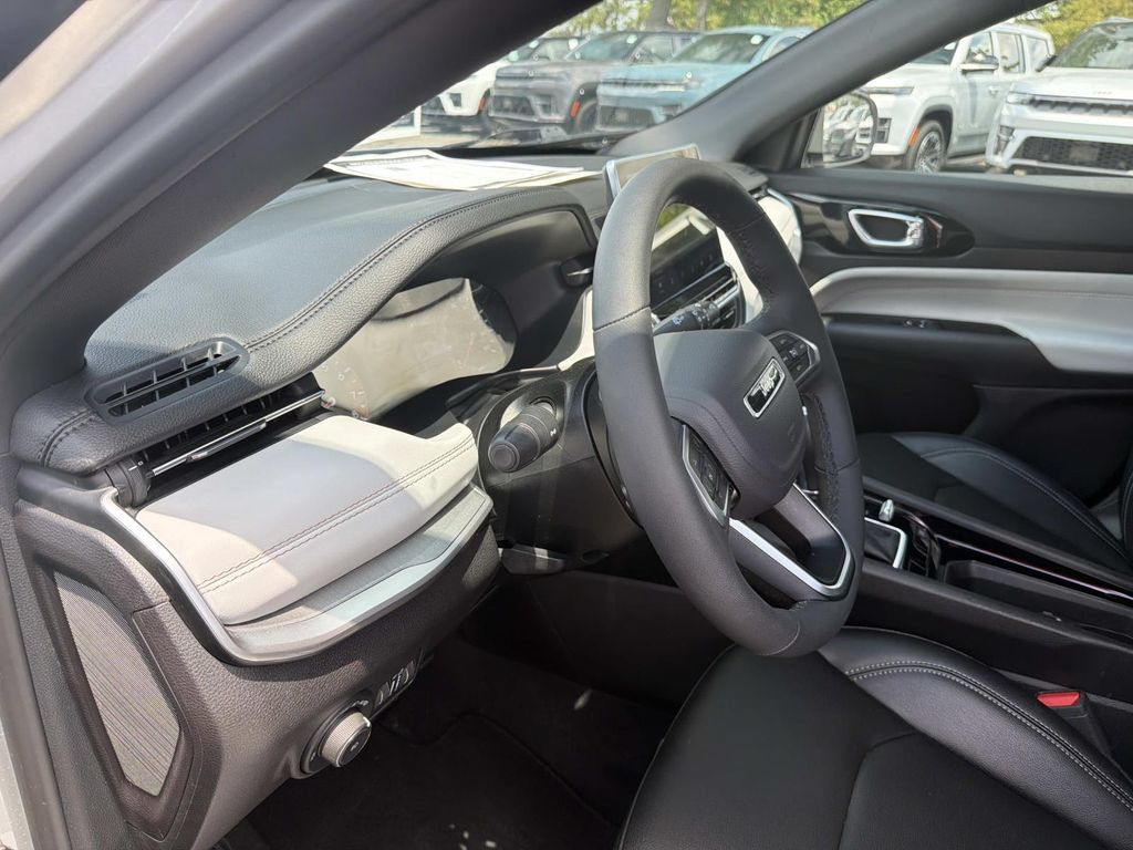 Used 2025 Jeep Compass Limited AWD/4WD image 20