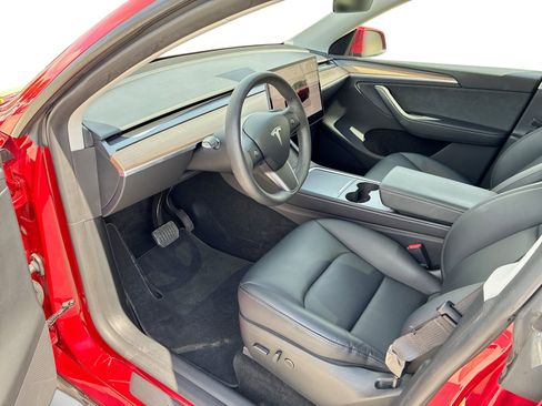 Certified 2023 Tesla Model Y Long Range AWD/4WD image 9